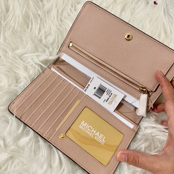 Michael Kors Jet Set Travel Slim Bifold - Picture 3 of 4